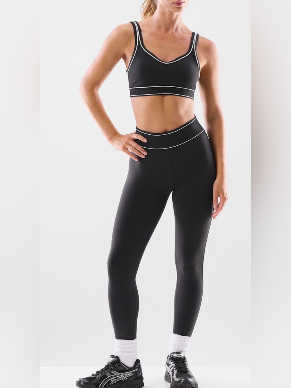 Aritzia TNA LIFE Tieback High-Rise 26” Leggings and Sports Bra - small